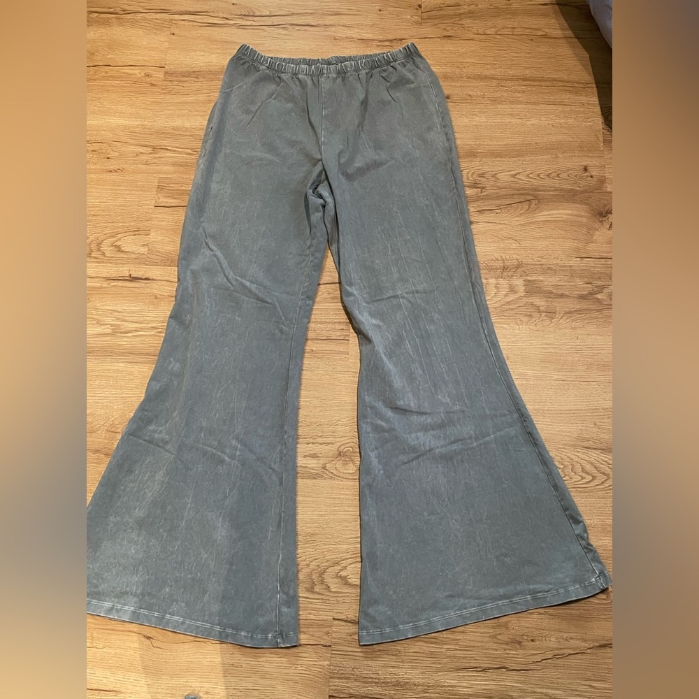 3x Grey Flare Stretch Pants